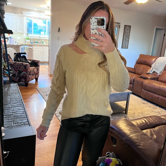 BiBi NWOT cutout sweater - Picture 3 of 3